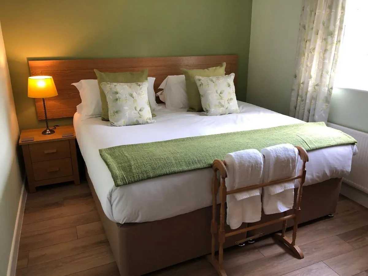 Corner Cottage - Character, Charm, Great Location. Ringwood