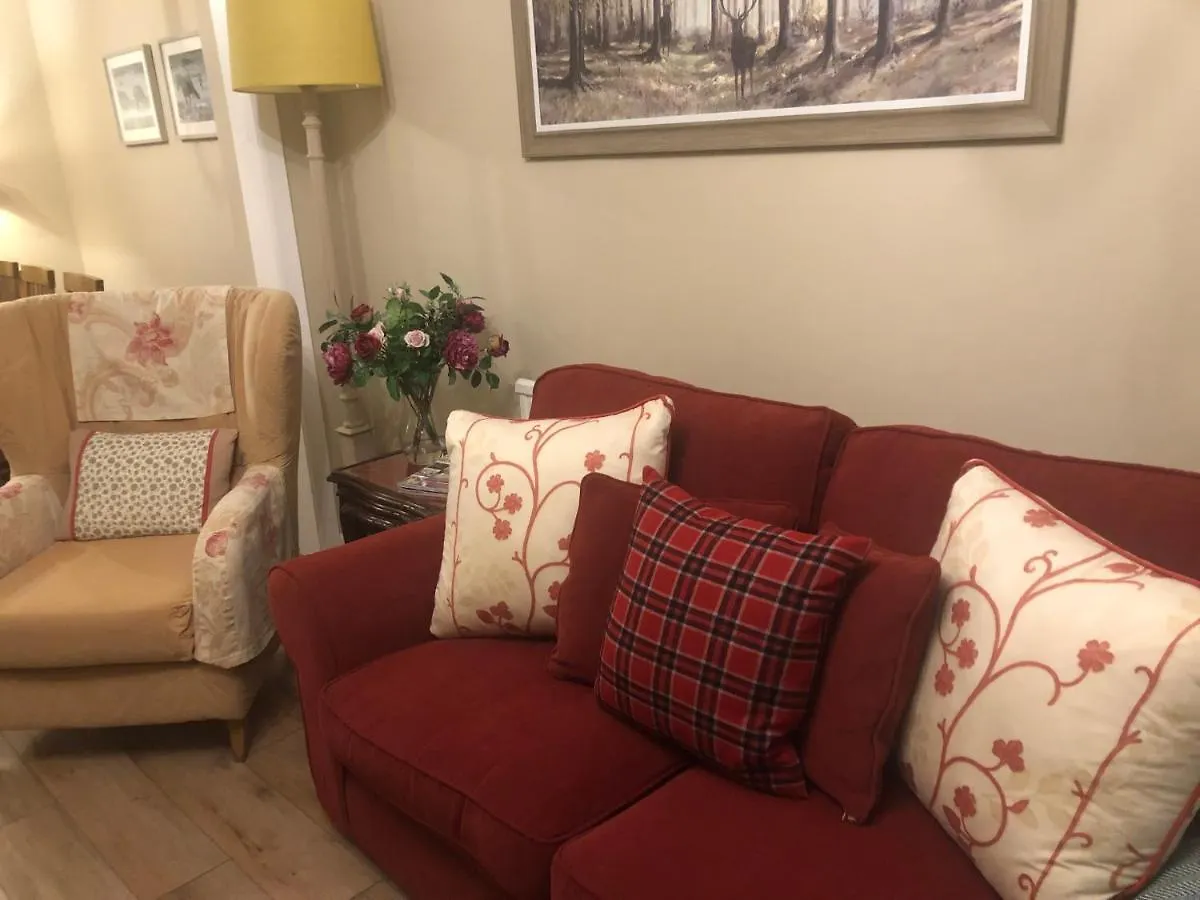Corner Cottage - Character, Charm, Great Location. Ringwood