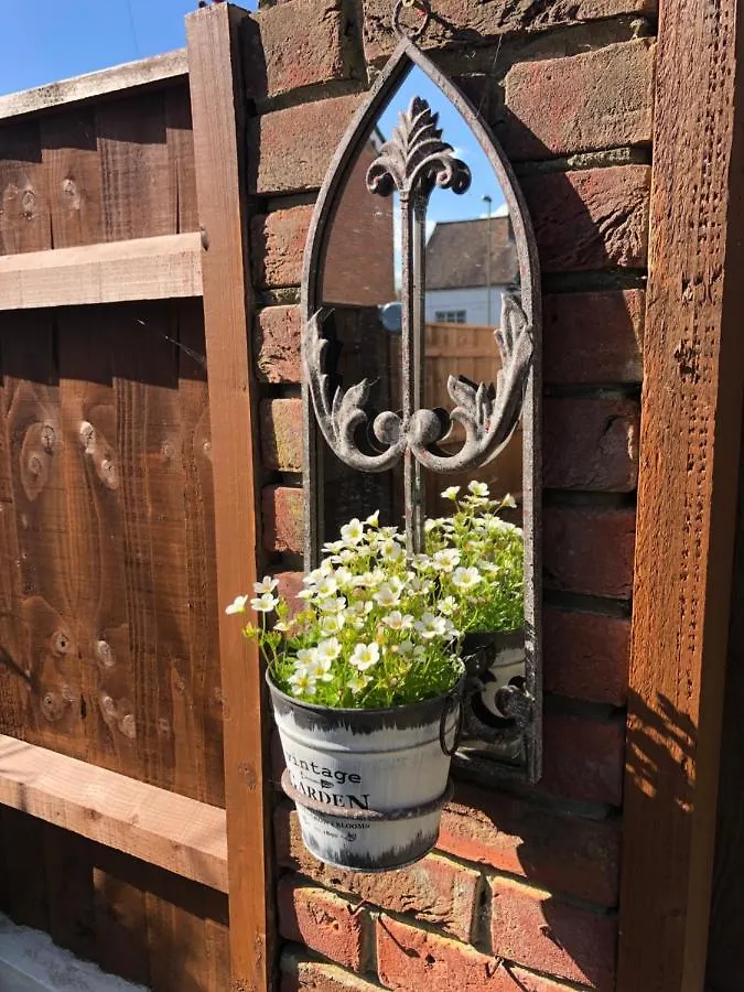 Corner Cottage - Character, Charm, Great Location. Ringwood Holiday home