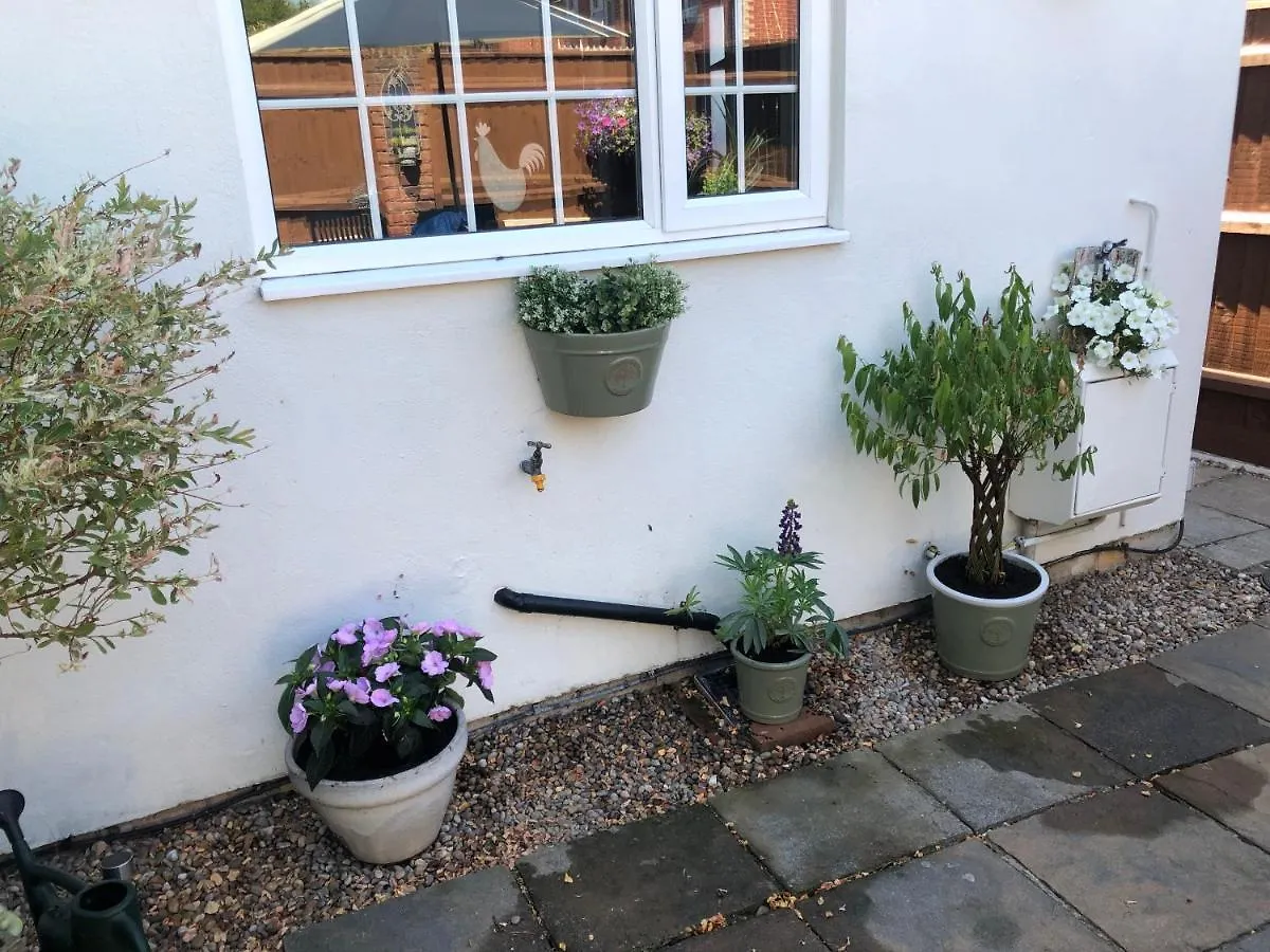 Corner Cottage - Character, Charm, Great Location. Ringwood 0*,  United Kingdom