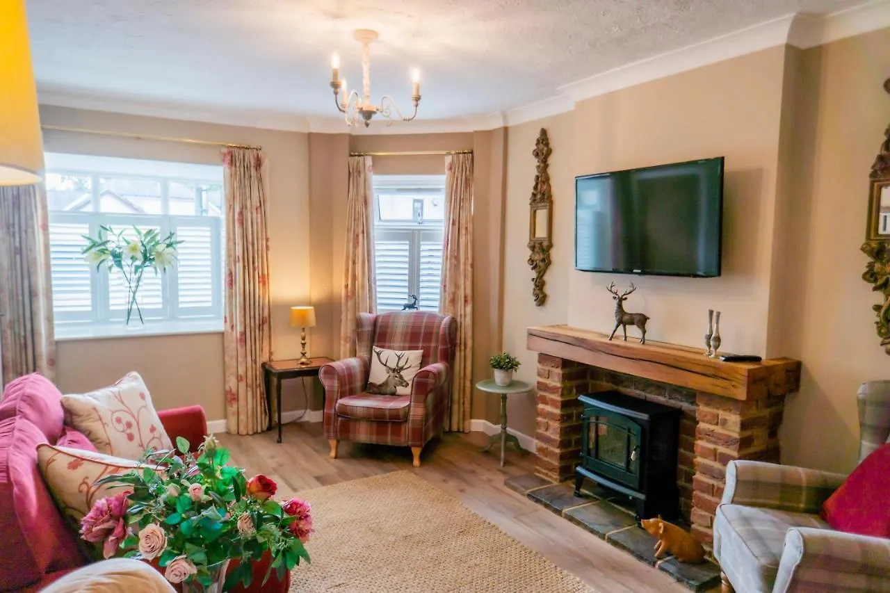 Holiday home Corner Cottage - Character, Charm, Great Location. Ringwood