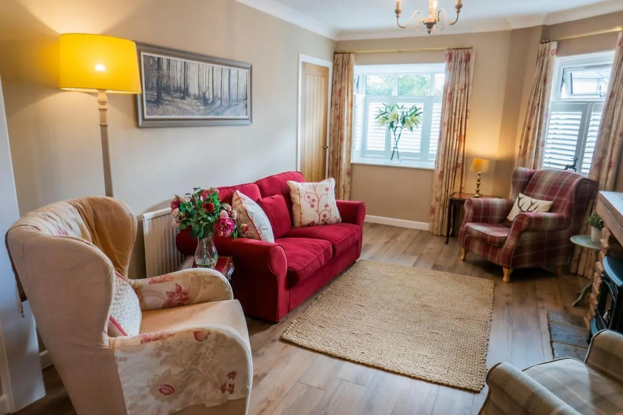 Corner Cottage - Character, Charm, Great Location. Ringwood
