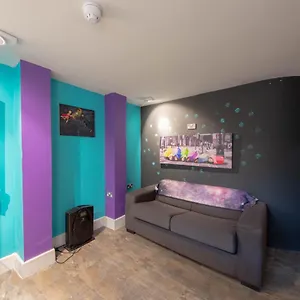Funky By The Pier, 3 Bedrooms, Sleeps 10 Brighton